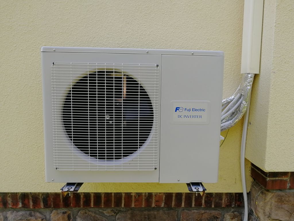 Klimatizace FUJI multisplit - vice vnitřních jednotek klimatizace na jednu venkovní jednotku. Klimatizace při topení funguje jako tepelné čerpadlo vzduch - vzduch